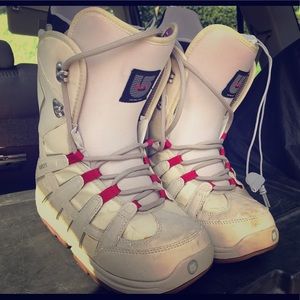 Burton Womens Snowboard Boots Moto
